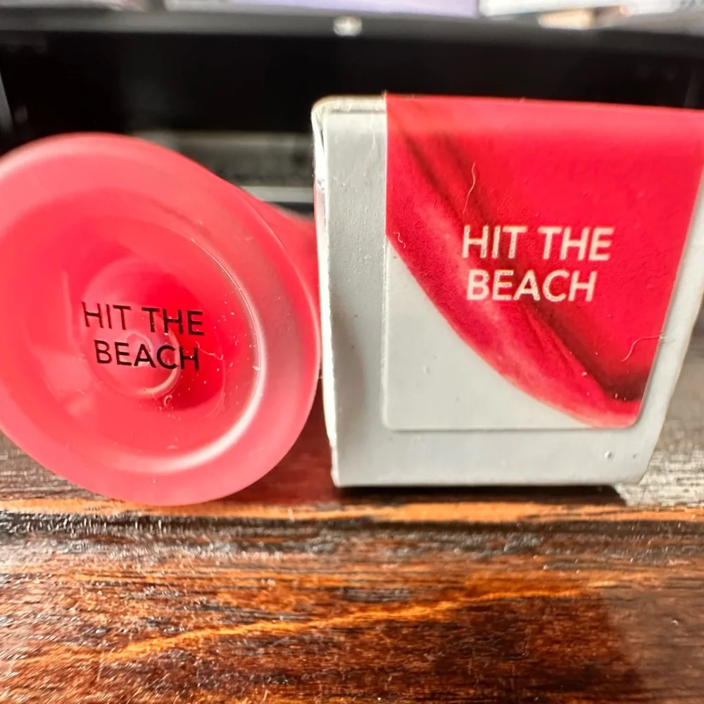 Buxom FULL-ON PLUMPING LIP MATTE -Hit the Beach